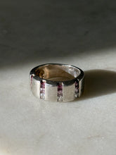 Load image into Gallery viewer, Vintage Sterling Silver Ring Size 7
