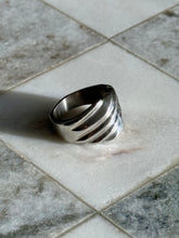 Load image into Gallery viewer, Vintage Solid Sterling Silver Ring Size 6.5
