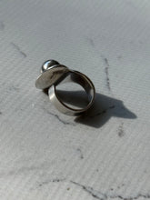 Load image into Gallery viewer, Vintage Solid Sterling Silver Ring Size 6.75
