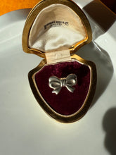 Load image into Gallery viewer, Vintage Bow Sterling Silver Ring Size 6.5
