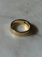 Load image into Gallery viewer, Vintage Solid 18k Gold Pink Sapphire Ring Size 8
