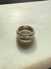 Load image into Gallery viewer, Etched Floral Sterling Silver Band Size 6.75
