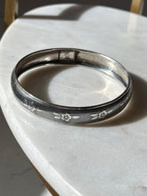 Load image into Gallery viewer, Vintage Floral Sterling Silver Bangle Bracelet
