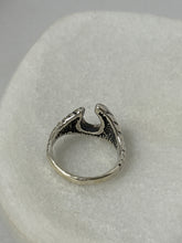 Load image into Gallery viewer, Ribbed Horseshoe Sterling Silver Ring Size 8
