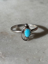 Load image into Gallery viewer, Vintage Turquoise Sterling Silver Dainty Ring Size 6
