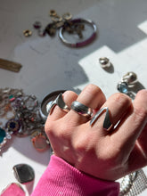 Load image into Gallery viewer, Vintage Sterling Silver Ring Size 7.5
