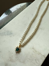 Load image into Gallery viewer, Vintage Costume Faux Pearl Heart Necklace 17.5”
