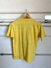 Load image into Gallery viewer, Vintage Close Encounters Of The Third Kind Graphic T-Shirt Size Small
