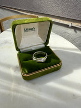 Load image into Gallery viewer, Vintage Sterling Silver Ring Size 8
