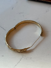 Load image into Gallery viewer, Vintage Basket Weave Textured 14k Yellow Gold Bangle Bracelet
