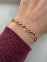 Load image into Gallery viewer, Oval Link 12k Gold Filled Bracelet w/ Sister Hook Clasp
