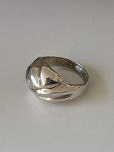 Load image into Gallery viewer, Vintage Solid Sterling Silver Ring Size 5.75

