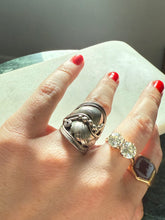 Load image into Gallery viewer, Vintage Sterling Silver Ring Size 7
