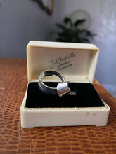 Load image into Gallery viewer, Abstract Modernist Sterling Silver Ring
