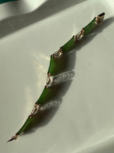 Load image into Gallery viewer, Vintage Green Jade &amp; 14k Yellow Gold Bracelet 7”
