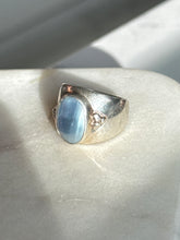 Load image into Gallery viewer, Blue Pearl Sterling Ring Size 7
