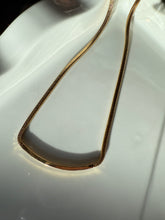 Load image into Gallery viewer, Monet Golden Bar Snake Necklace 16”
