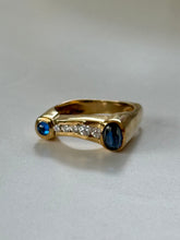 Load image into Gallery viewer, Vintage Modernist 18k Yellow Gold Cabochon Ring Size 7

