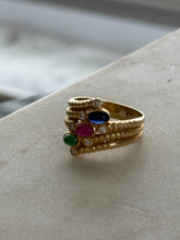 Load image into Gallery viewer, Vintage Cabochon 18k Yellow Gold Ring Size 7
