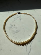 Load image into Gallery viewer, Vintage 10k White Gold Graduated Pearl Necklace 14.5”
