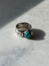 Load image into Gallery viewer, Vintage Turquoise Sterling Silver Ring Size 9
