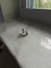 Load image into Gallery viewer, Chevron Sterling Silver Ring Size 5.25
