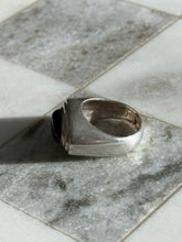 Load image into Gallery viewer, Black Onyx 950 Silver Ribbed Ring Size 10
