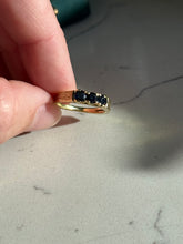 Load image into Gallery viewer, Vintage 1970s Blue Sapphire 18k Gold Ring Size 4.25
