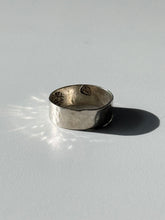 Load image into Gallery viewer, Vintage Mexico Sterling Hammered Band Size 5.5
