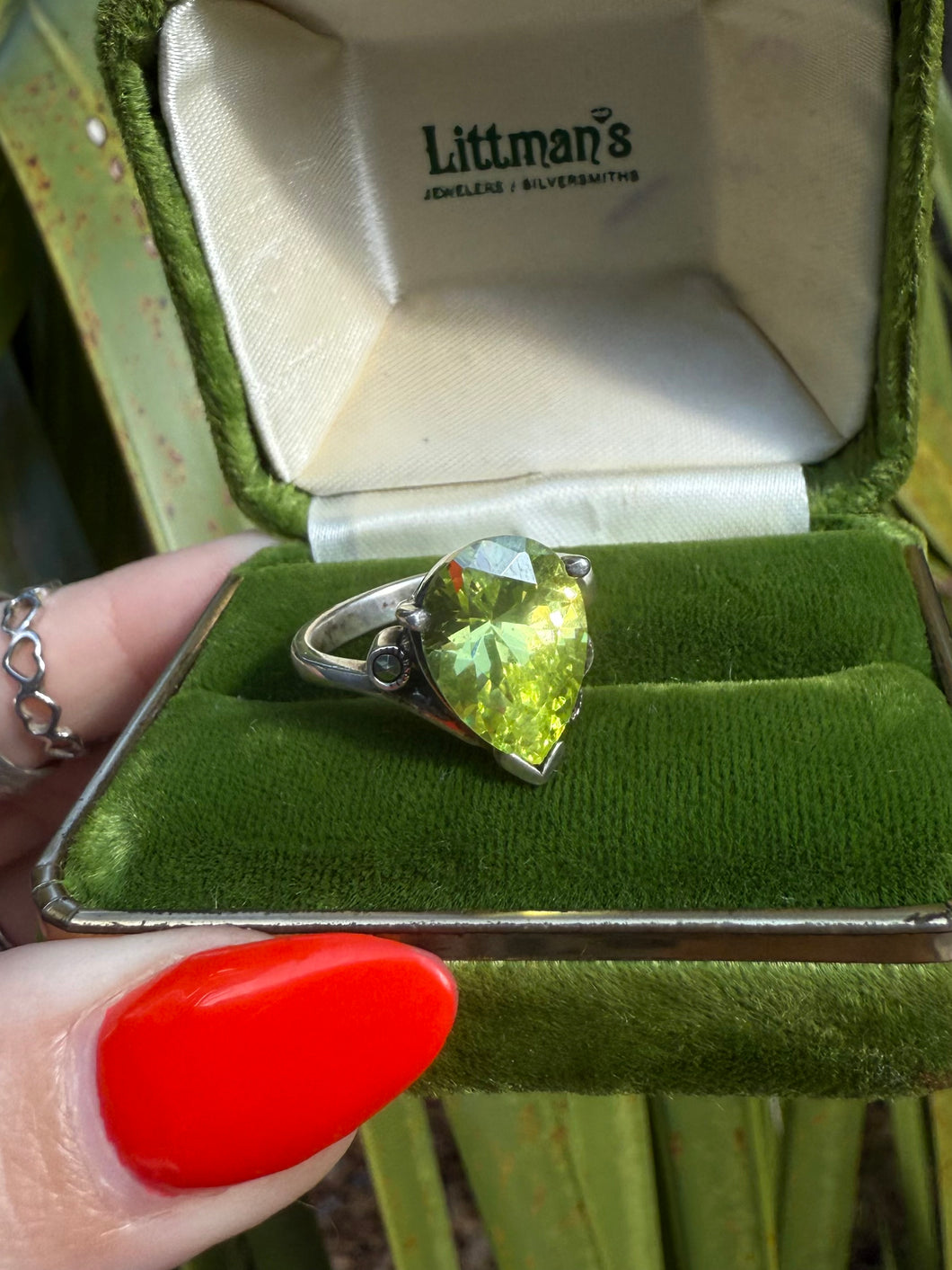 Bright Green Sterling Silver Ring Size 8