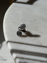 Load image into Gallery viewer, Sterling Spiral Ring Size 6.25
