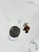 Load image into Gallery viewer, Fleur De Lis 18k Yellow Gold Vintage Charm

