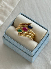 Load image into Gallery viewer, Vintage Cabochon 18k Yellow Gold Ring Size 7
