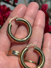 Load image into Gallery viewer, Vintage Italian 14k Yellow Gold Tubular Hoops
