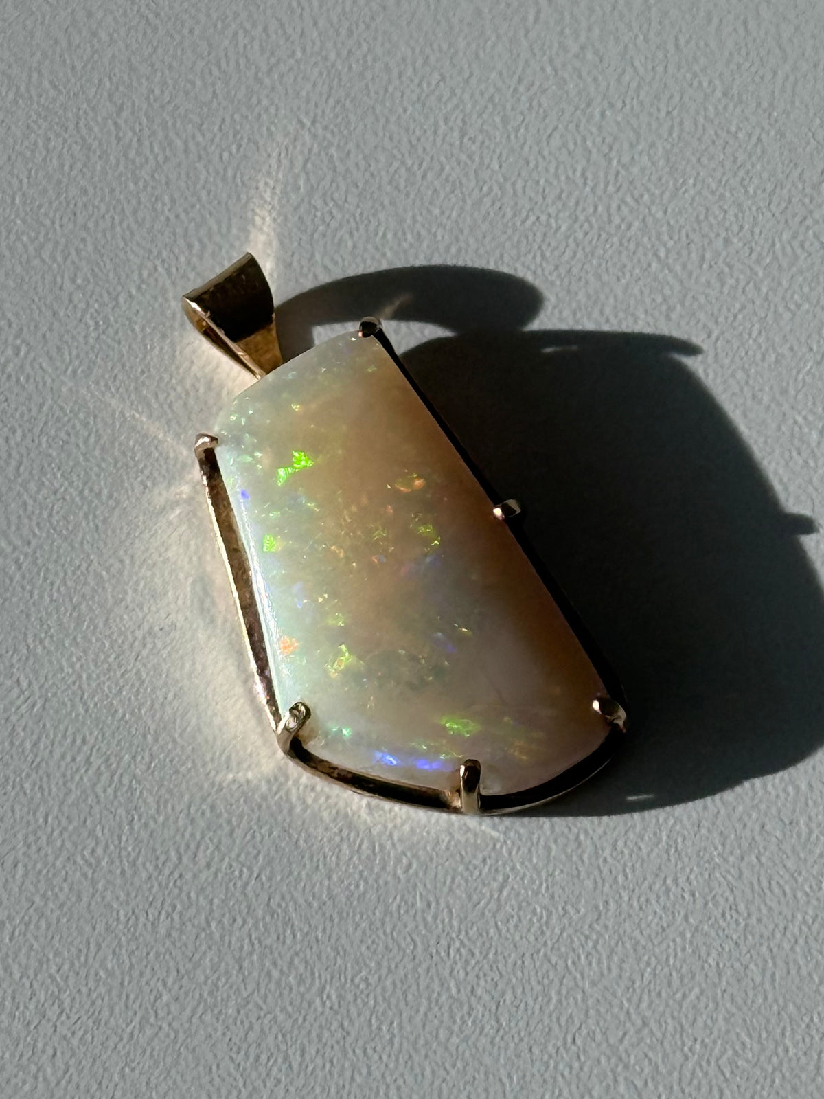 Vintage 14k Yellow Gold Opal Pendant