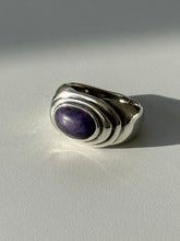 Load image into Gallery viewer, Vintage Ribbed Charoite Sterling Silver Ring Size 6.25

