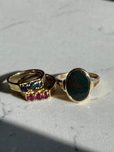 Load image into Gallery viewer, Vintage 1970s Blue Sapphire 18k Gold Ring Size 4.25

