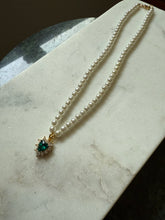 Load image into Gallery viewer, Vintage Costume Faux Pearl Heart Necklace 17.5”
