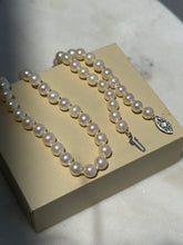 Load image into Gallery viewer, Vintage Pearl Necklace w/ 14k White Gold Clasp 15”
