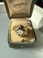 Load image into Gallery viewer, Mother of Pearl Sterling Silver Ring Size 7
