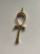 Load image into Gallery viewer, Egyptian Ankh 18k Gold Vintage Pendant
