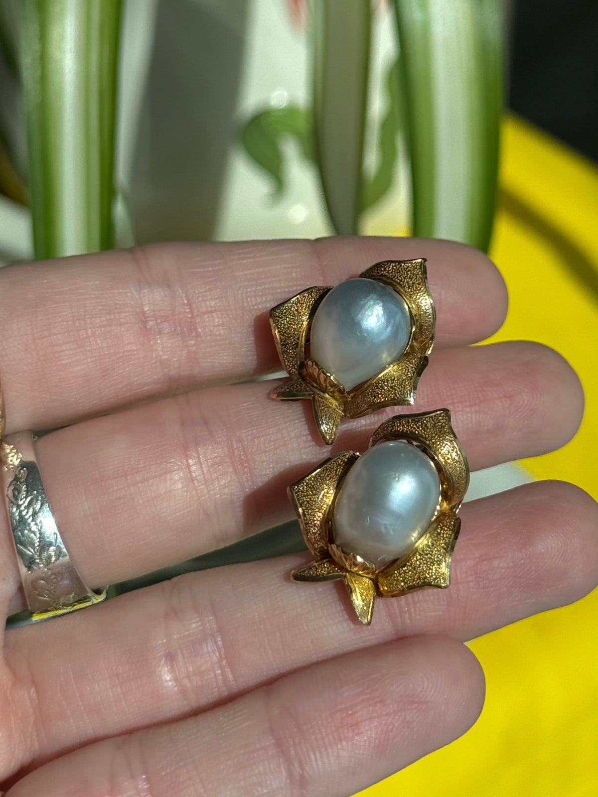 Vintage Estate 18k Gold Pearl Earrings