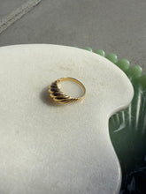 Load image into Gallery viewer, Scalloped Dome 14k Yellow Gold Ring Size 8
