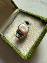 Load image into Gallery viewer, Mother of Pearl Sterling Silver Ring Size 6.5
