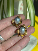Load image into Gallery viewer, Vintage Estate 18k Gold Pearl Earrings
