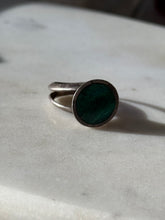 Load image into Gallery viewer, Vintage Circle Malachite Sterling Ring Size 8
