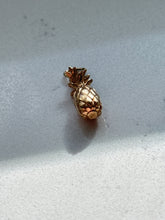 Load image into Gallery viewer, Vintage Solid 14k Gold Pineapple Charm
