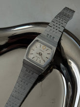 Load image into Gallery viewer, Vintage Timex Silver Tone Wrist Watch 7”
