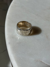 Load image into Gallery viewer, Solid Sterling Etched Thick Cigar Band Size 7.25
