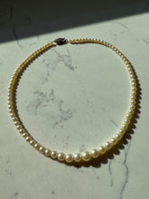 Load image into Gallery viewer, Vintage 10k White Gold Graduated Pearl Necklace 14.5”
